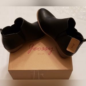 Joessy Milan Chelsea Ankle Boots Women's Size 9 Color Black Sku# DJY9615